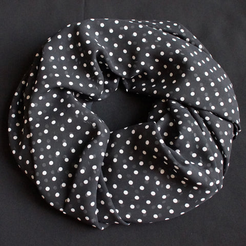 Black scarf with white dots (9204)